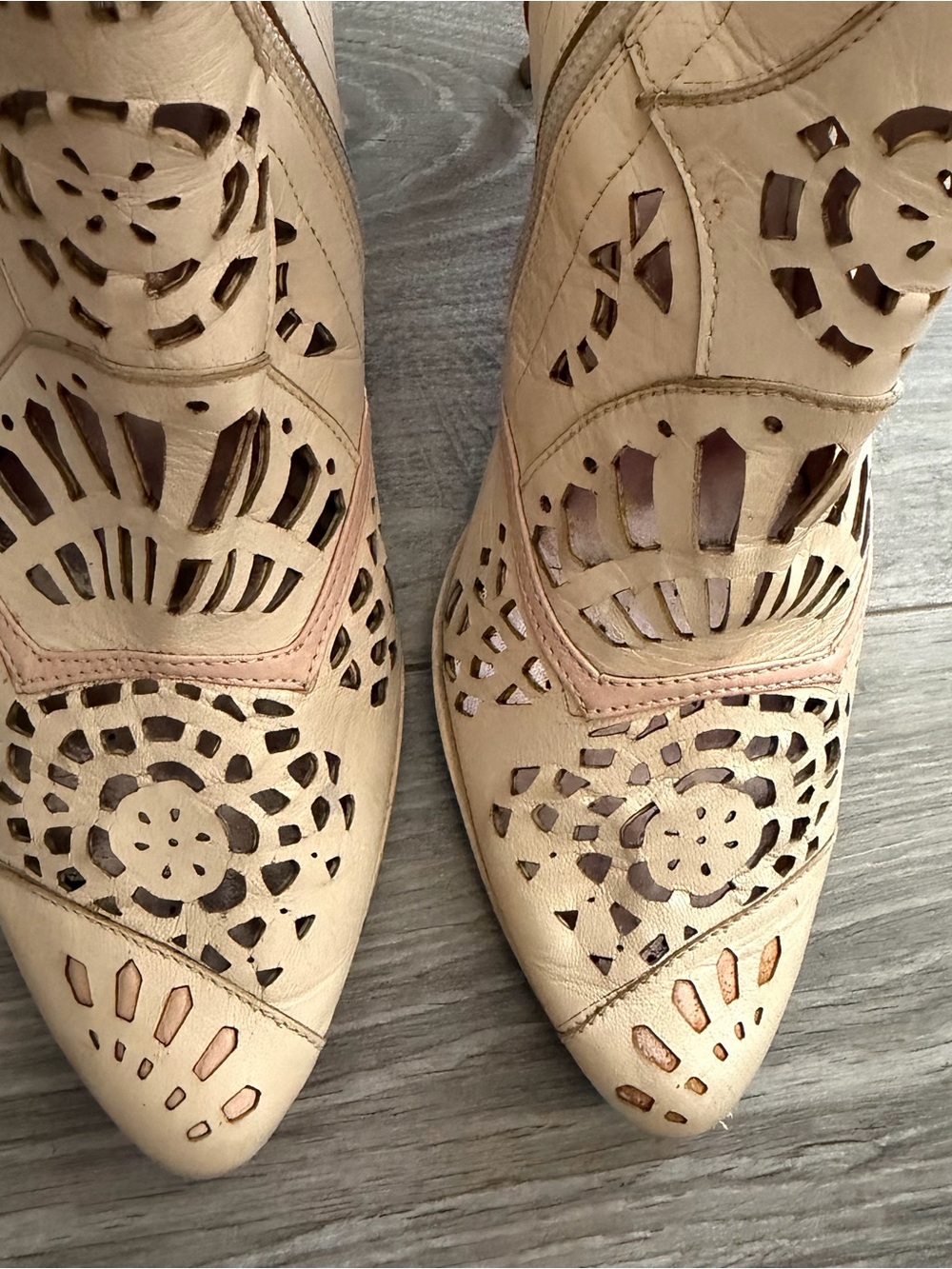 SAN MARINA Pinky Beige Laser-Cut Pointed Toe Heeled Boots Sz 40